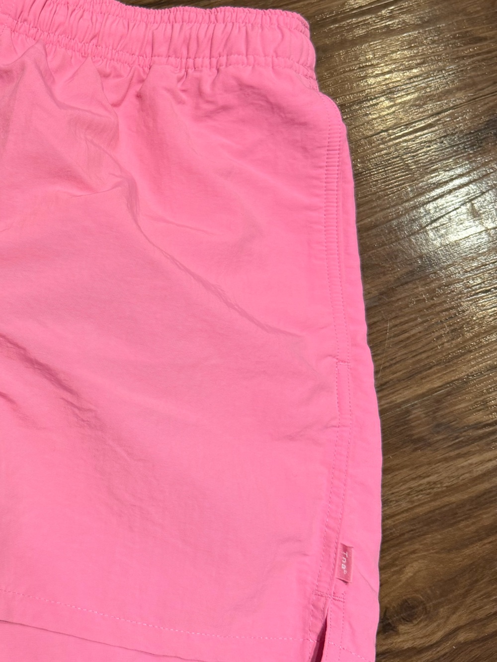 Aritzia TNA Big Easy Nylon Shorts - Picture 4 of 4